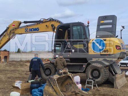 Техническое обслуживание экскаватора XCMG XE180WD - 1